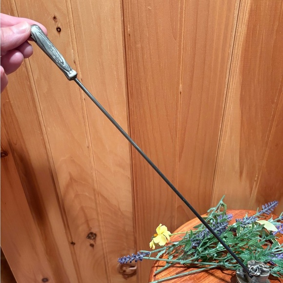 Frosty the Snowman pewter candle snuffer - Picture 4 of 6